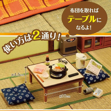 The image is a collage of two smaller images. The top image shows a table with a bowl of food, a bottle, and a remote control. The bottom image shows a small table with a bowl of food, a bottle, and a remote control. The text in the image is in Japanese and includes measurements and descriptions of the objects in the collage.