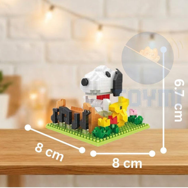 Nano building blocks Snoopy holding a yellow bird on green grass baseplate