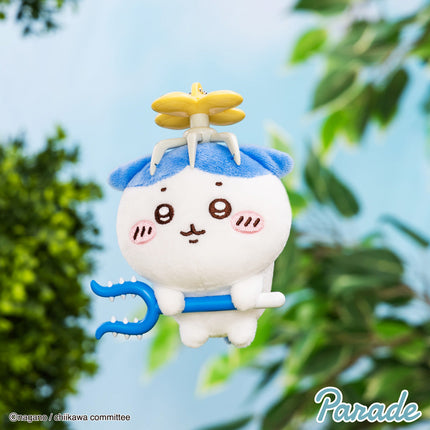 Plush mascot keychain, blue outfit character with blue arm prop and yellow crown
