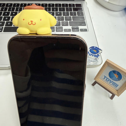 Sanio Peeking Phone Hippers - Hello Kitty and Friends Blind Box (Hello Kitty, Kuromi, My Melody, Pochacco, Pompompurin, Cinnamoroll, Kuromi)