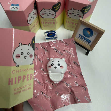 Peeking Chiikawa Phone Hippers :Mini Collectible Toy Figure for Phones, Cars & Laptops