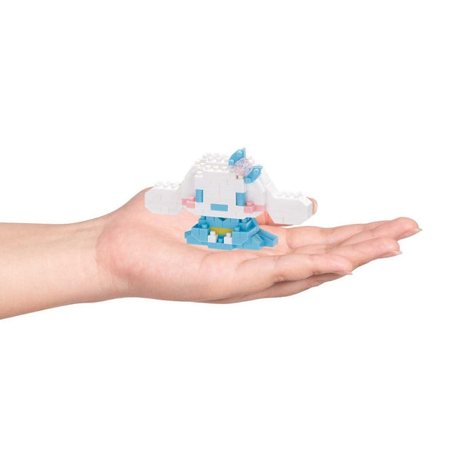Cinnamoroll kimono nano building blocks, white and light-blue character held in hands